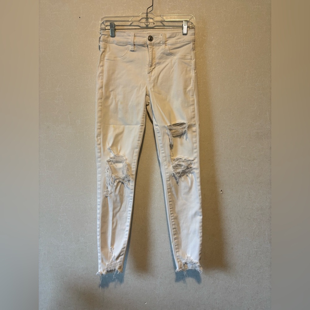American Eagle Outfitters | Cream Distressed Skinny Jeans | Size 4